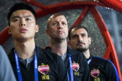 贝博官方网址包含窗口期英超焦点战，广州队单刀错失，震撼外界，更衣室氛围转暖的词条